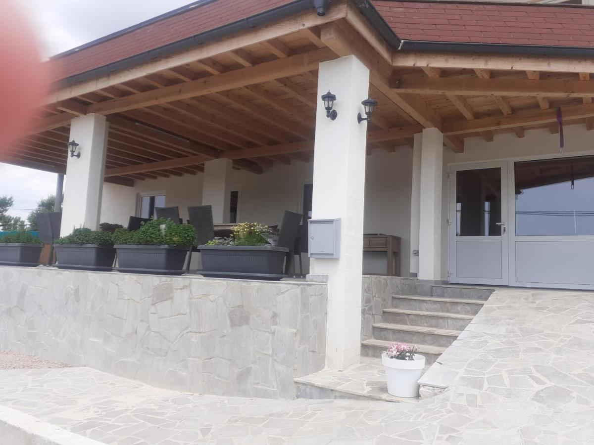 Hotel B&B Mama Mia Obrovac Ngoại thất bức ảnh